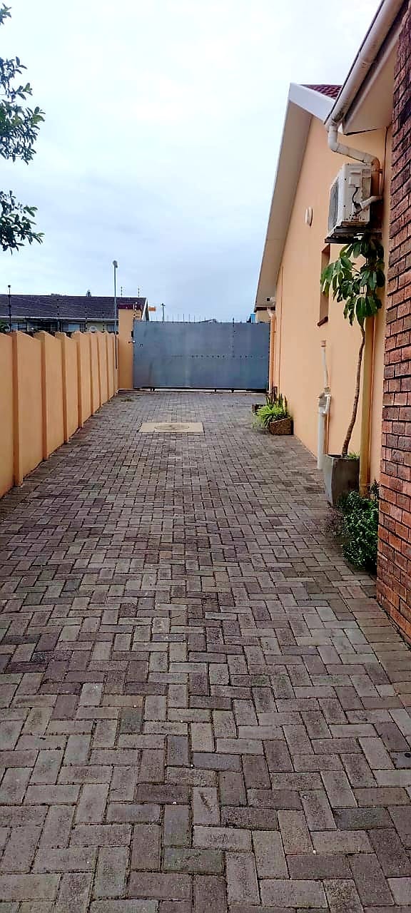 14 Bedroom Property for Sale in Amalinda Eastern Cape